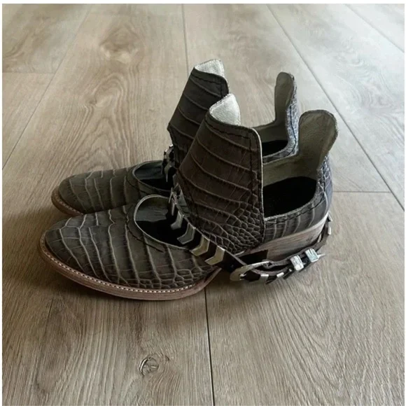 Freebird by Steven Blade Stone Crocodile Pattern Leather Ankle Boots size 8 - Picture 3 of 7